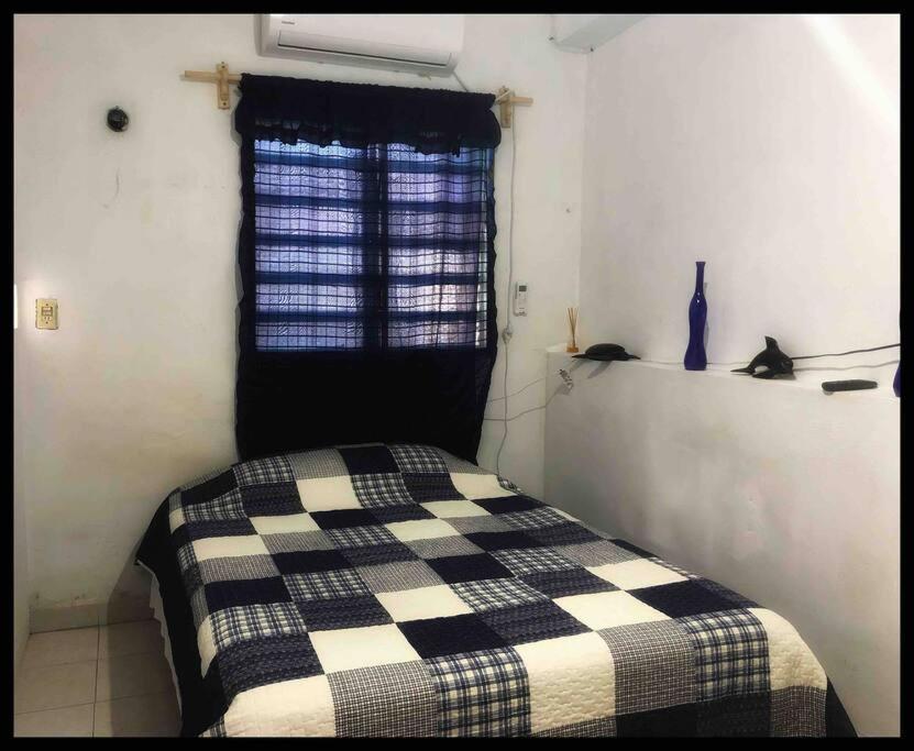 Departamento amueblado céntrico, muy confortable, accesible y con AA Bacalar Exterior foto